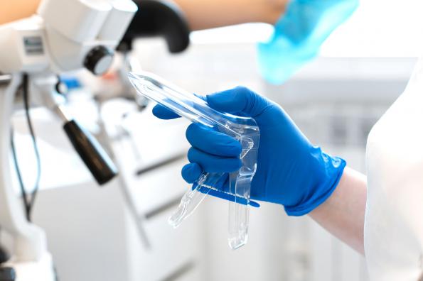 آموزش استفاده از واژنسکوپ چراغ قوه دار