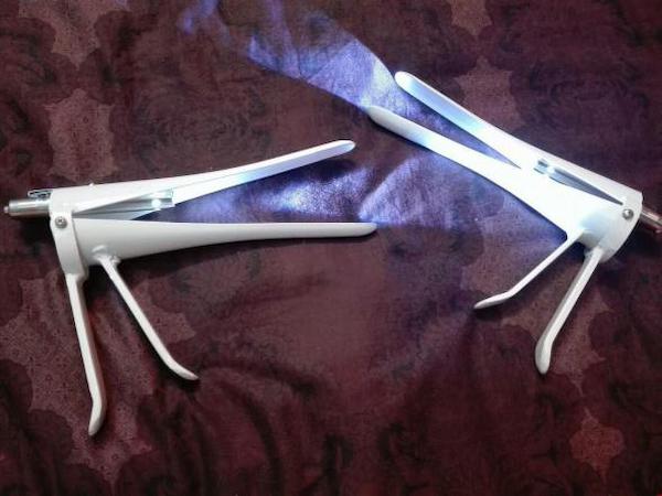 مهمترین کاربرد اسپیکولوم چراغ قوه دار چیست؟